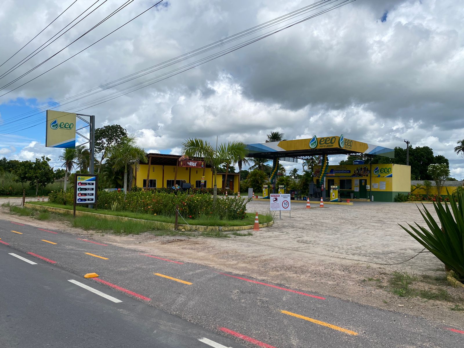 Frente do Ecoposto